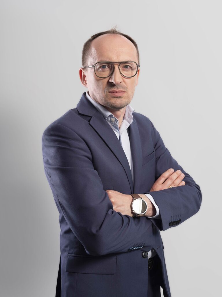 Zdjęcie biznesowe przełożonego na stanowisku specjalisty ds. ofertowania instalacji AKPiA i cyberbezpieczeństwa